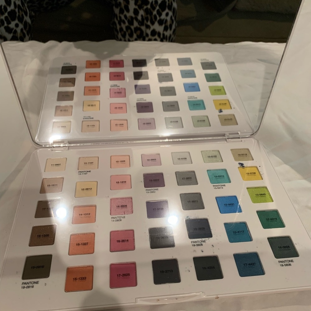 Sephora + Pantone eyeshadow palette. BRAND NEW. NEVER USED ❤️💙💚💖💛